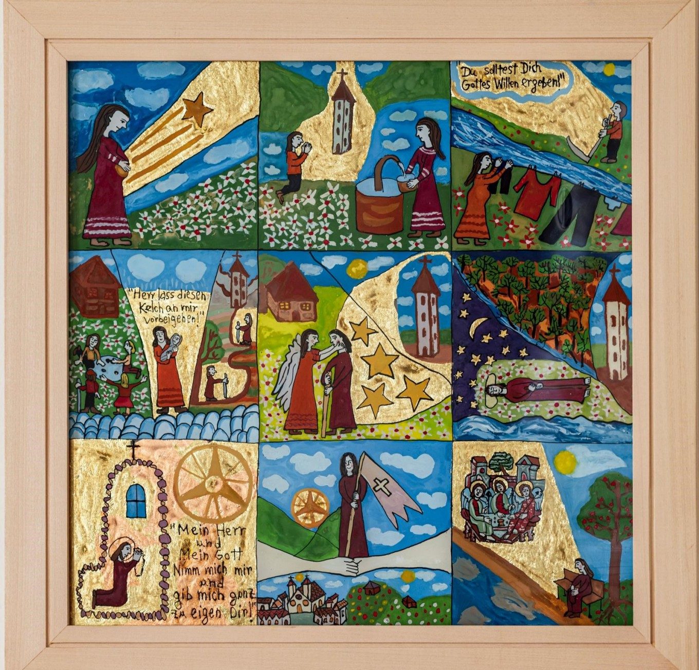 Hinterglasbild mit vielen kleinen Szenen aus dem Leben von Bruder Klaus in hellem Holzrahmen