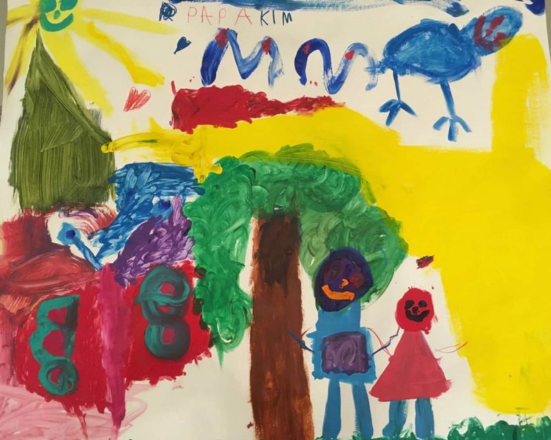 Kinderbild mit Baum, Vogel und zwei Figuren